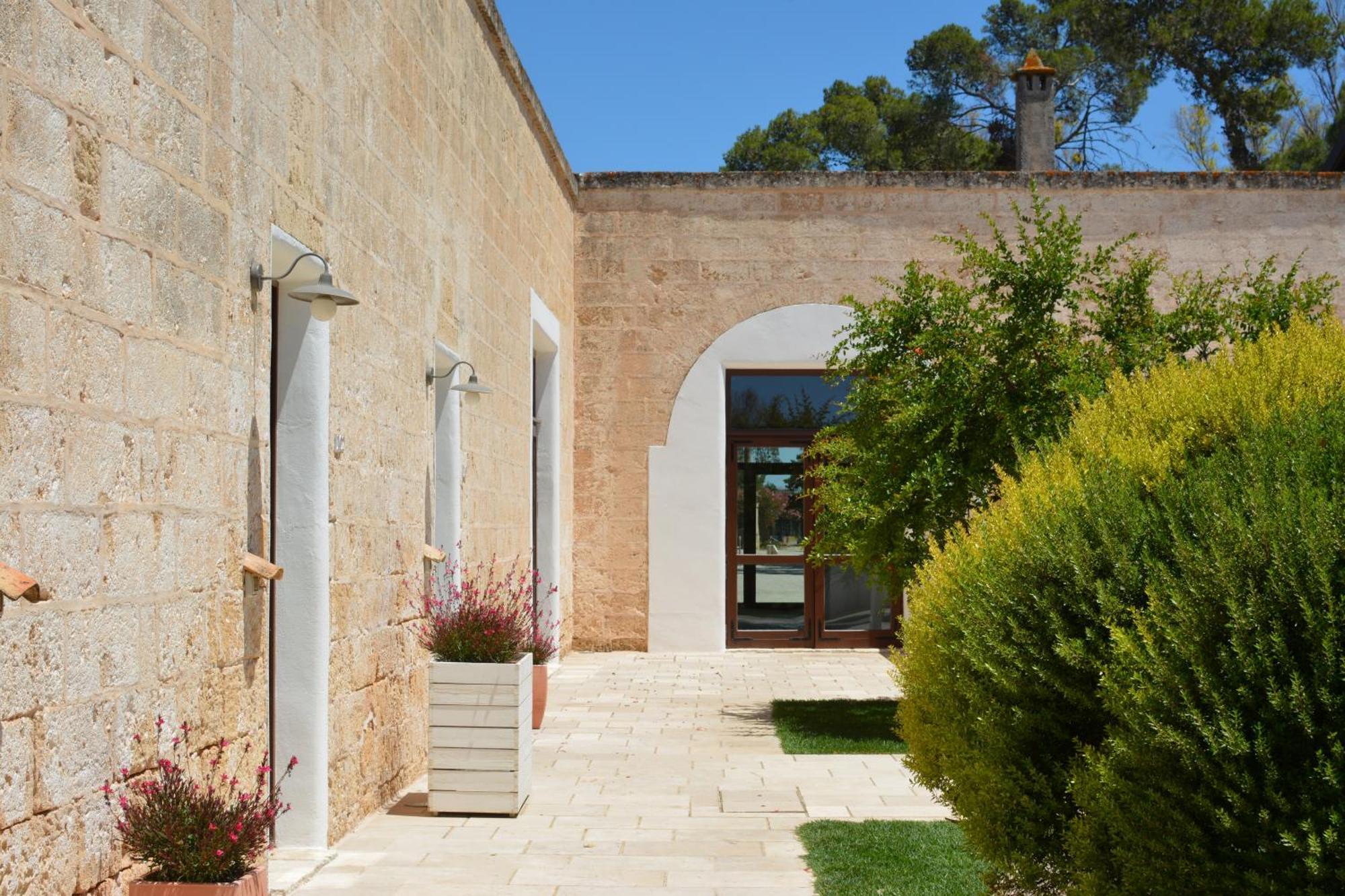 Masseria Corda Di Lana Hotel & Resort Torre Lapillo Buitenkant foto